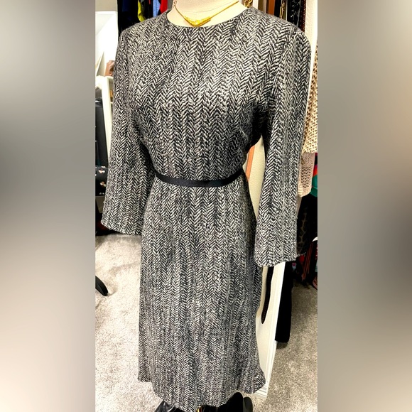 CAROLINA HERRERA Black & White Herringbone Sheath Pencil Dress Round Neckline 12 - Picture 2 of 10